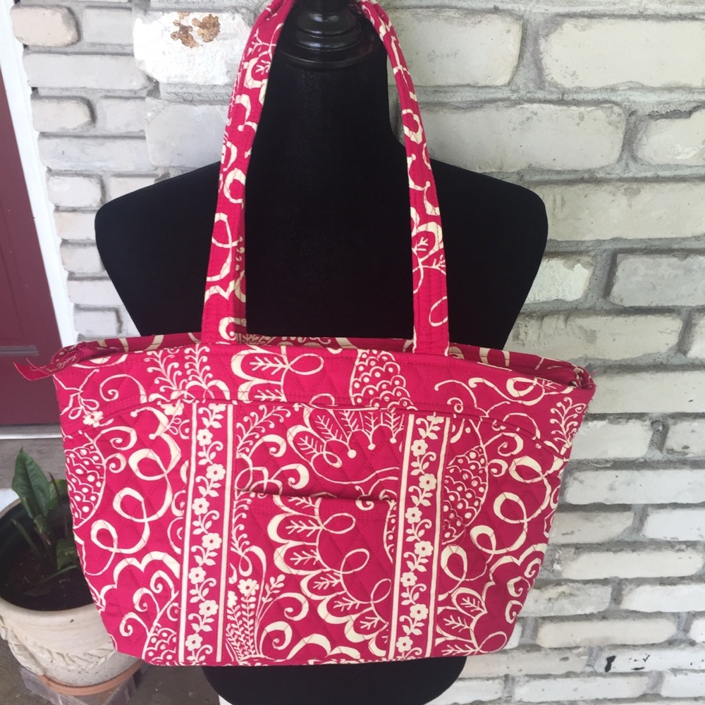 Vera Bradley red and white pattern purse